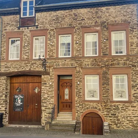 Lovingly Renovated Witch House With 2 Parking Spaces *